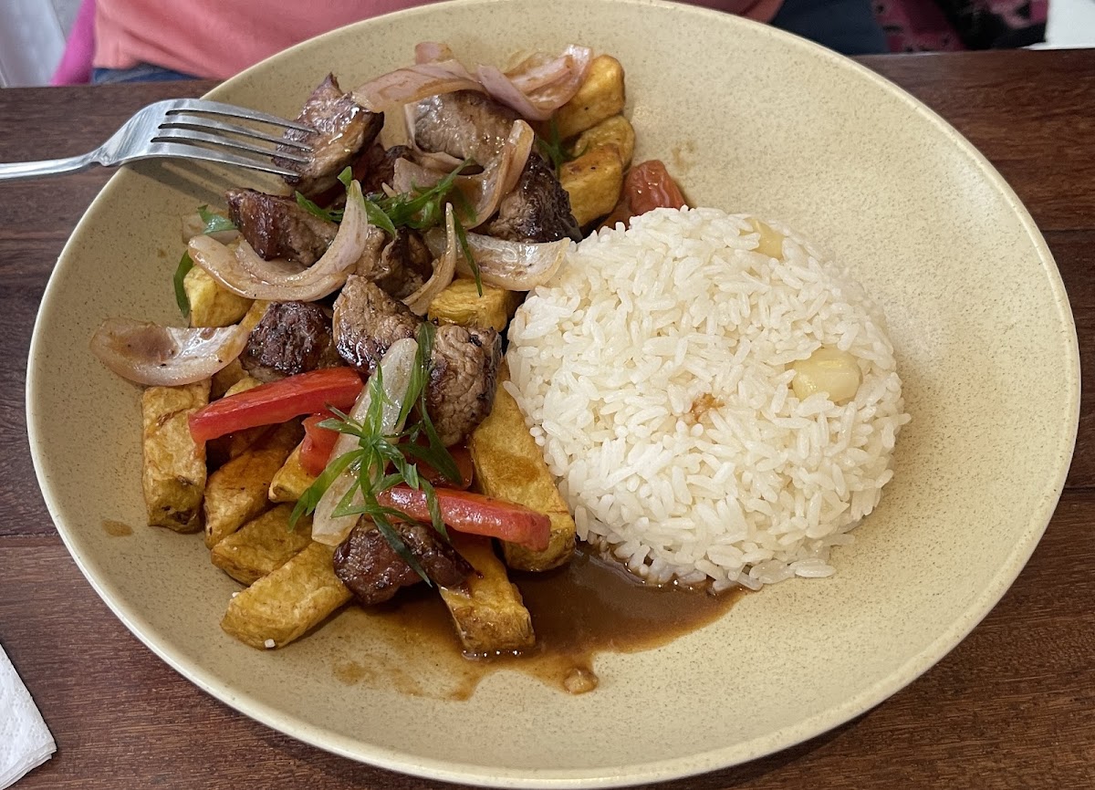 Oliver - Jockey Plaza-6