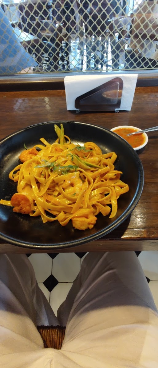 Oliver - Jockey Plaza-8