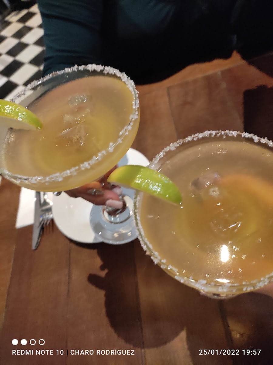 Oliver - Jockey Plaza-9